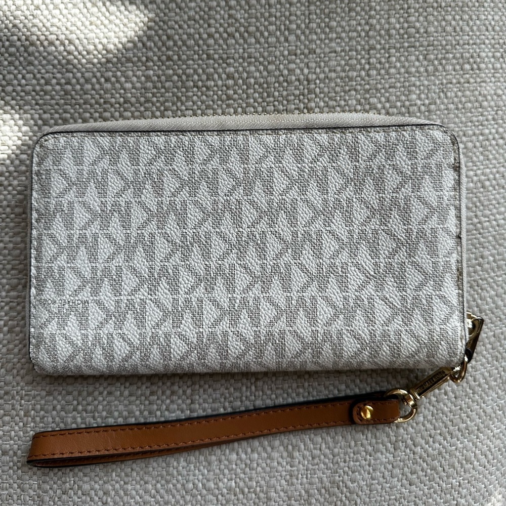 Michael Kors Large Logo Continental Wallet - Picture 4 of 4